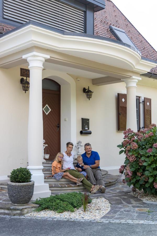 Das "Ferienhaus Eibiswald" Landhaus Refugium Im Schilcherland - Sauna Und Spa Bagian luar foto